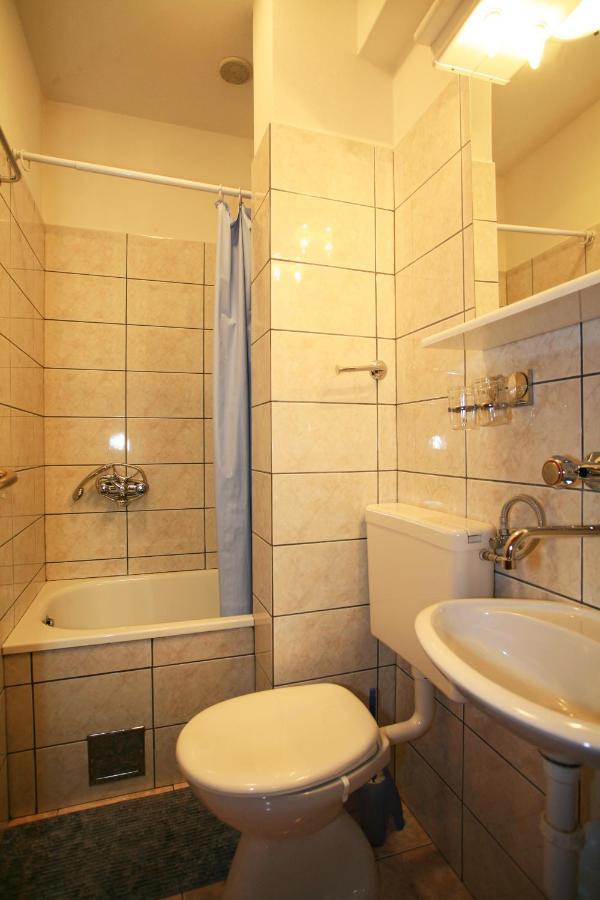 Apartment & Room Dinka, Krk Кърк Екстериор снимка