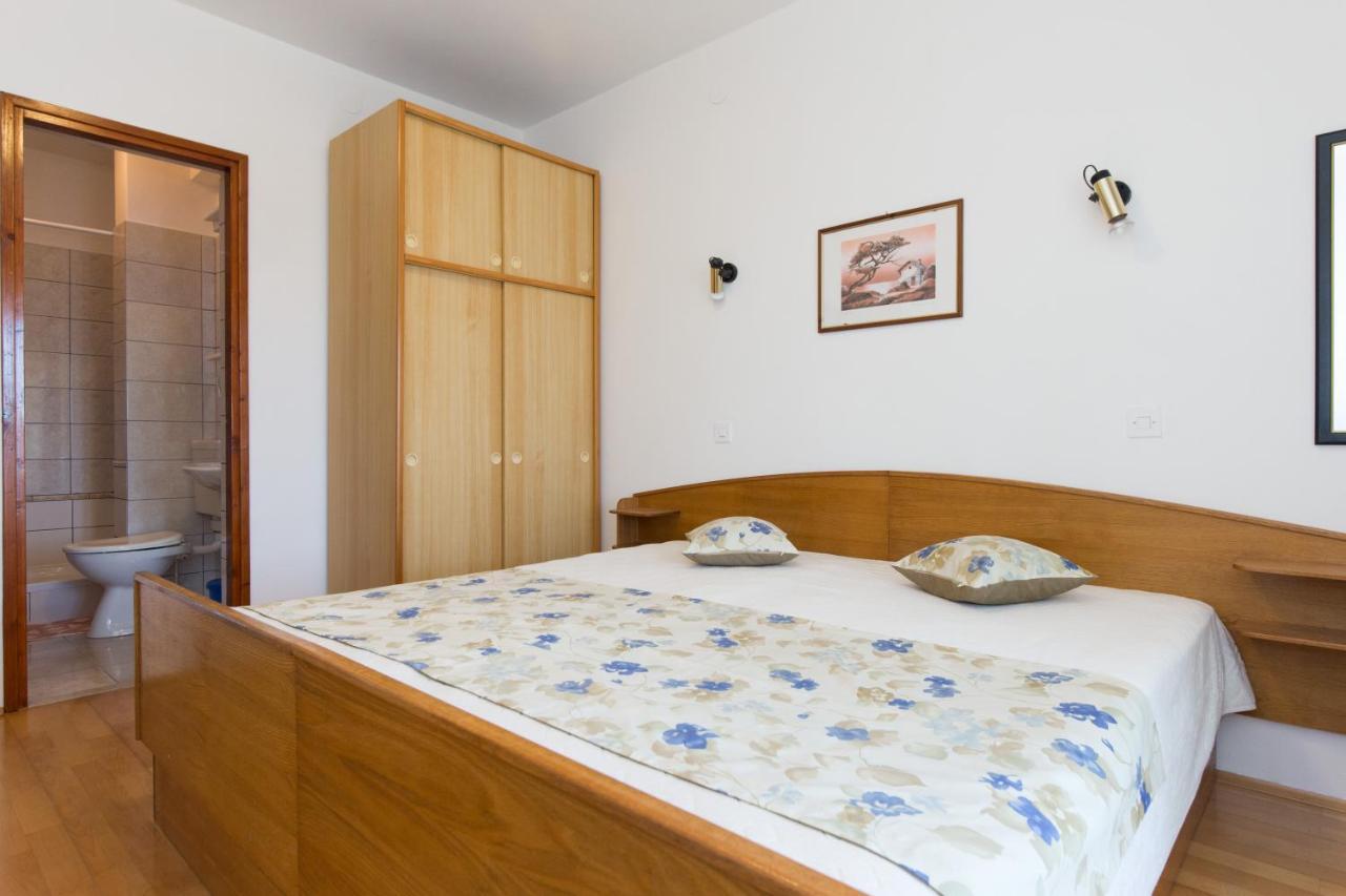 Apartment & Room Dinka, Krk Кърк Екстериор снимка