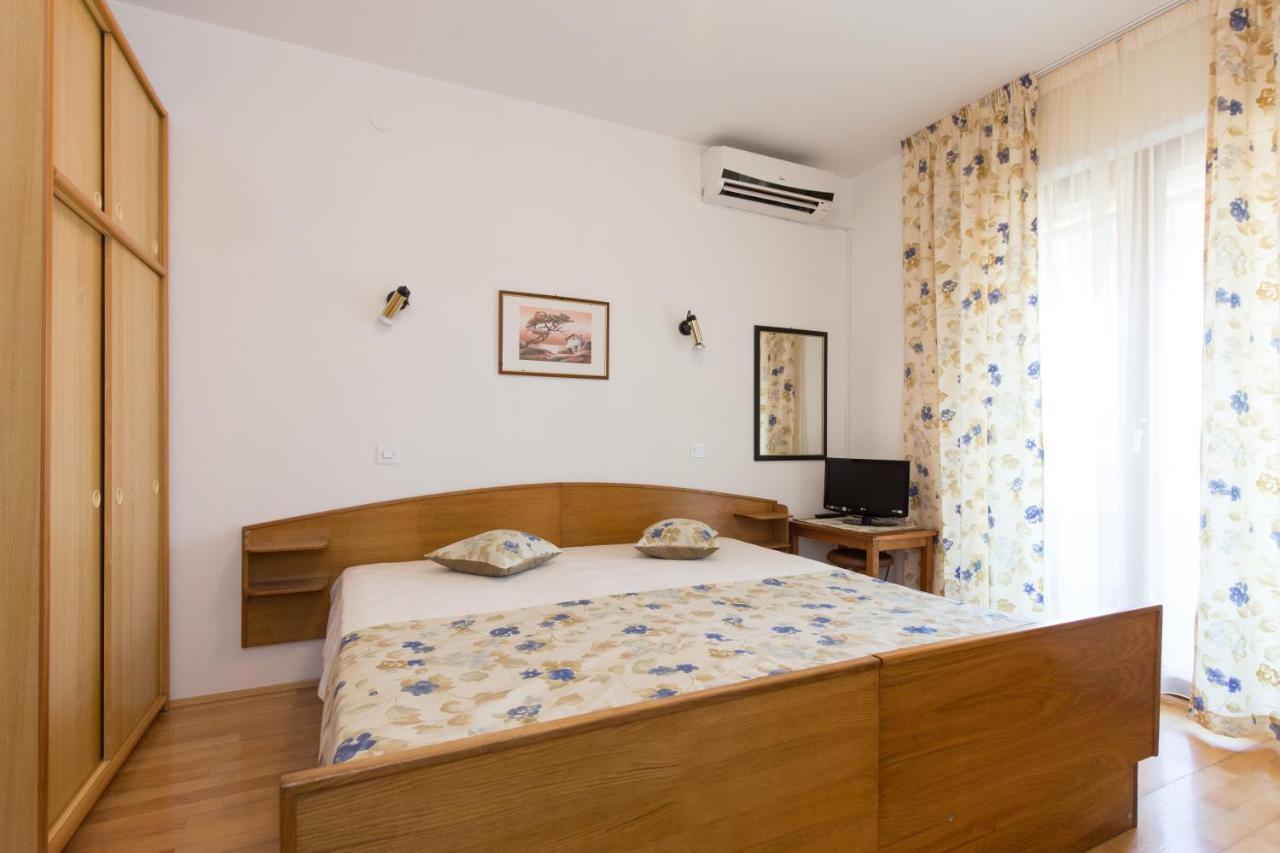 Apartment & Room Dinka, Krk Кърк Екстериор снимка