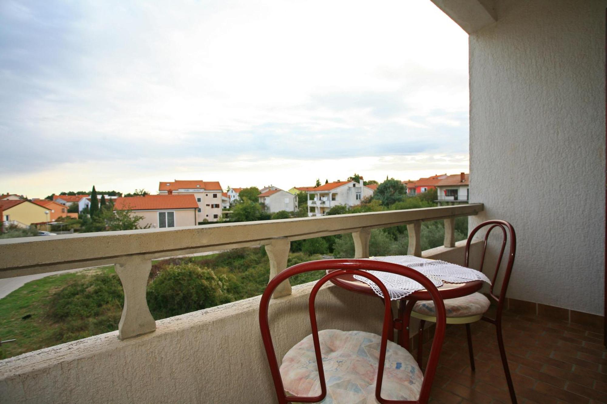 Apartment & Room Dinka, Krk Кърк Екстериор снимка