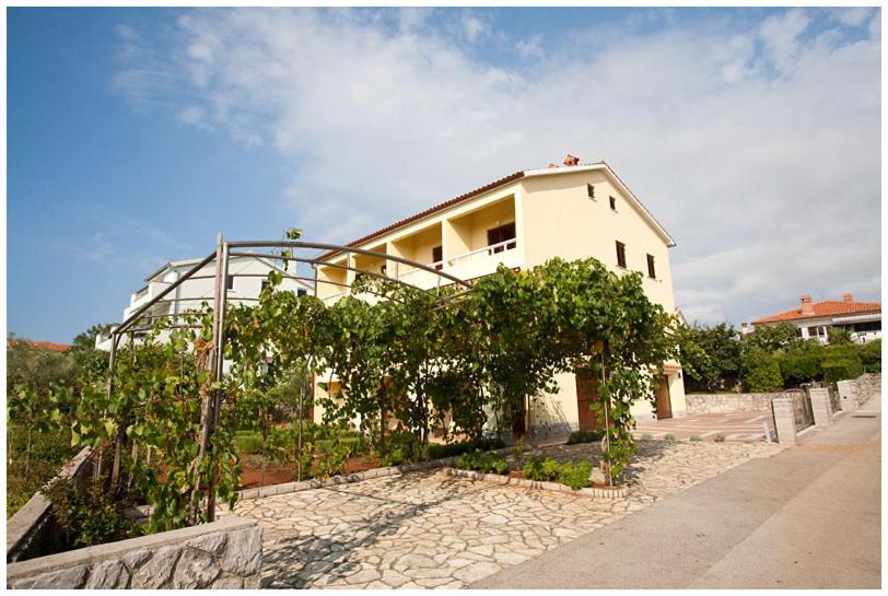 Apartment & Room Dinka, Krk Кърк Екстериор снимка