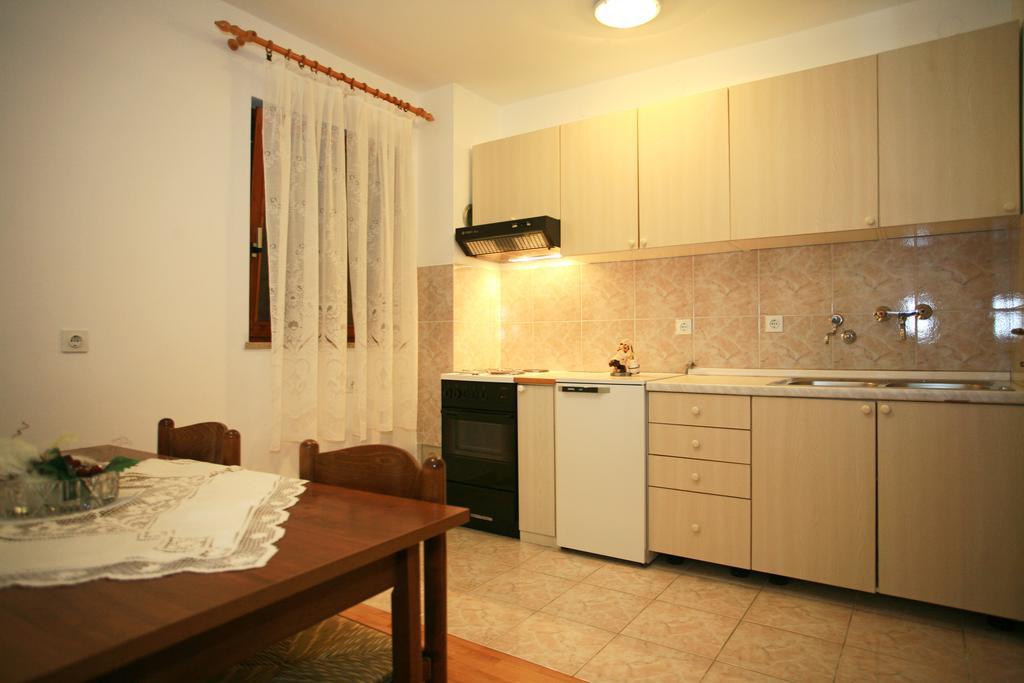 Apartment & Room Dinka, Krk Кърк Екстериор снимка