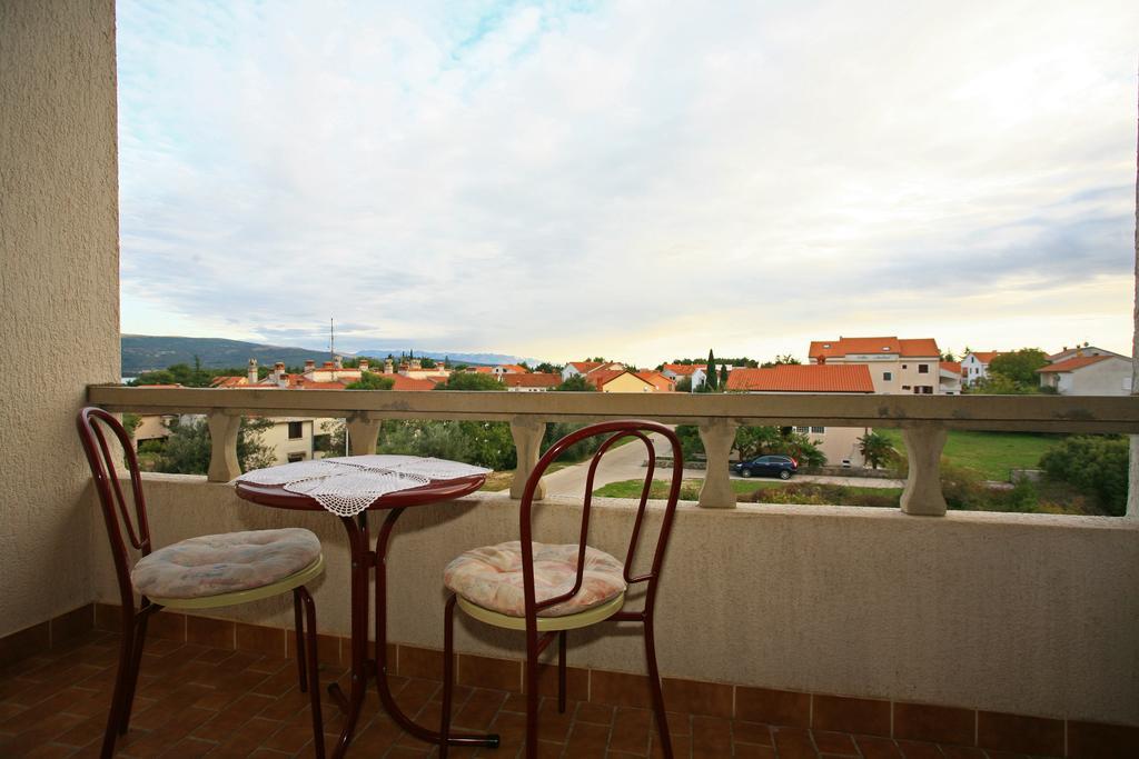 Apartment & Room Dinka, Krk Кърк Екстериор снимка