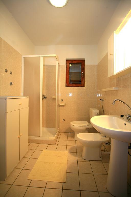 Apartment & Room Dinka, Krk Кърк Екстериор снимка